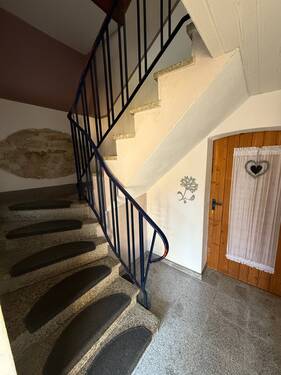Treppenhaus + Eingangsbereich - 
