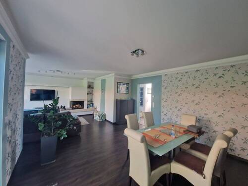 Wohn- u. Esszimmer - 