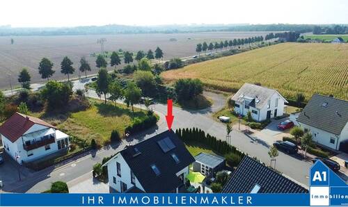 Luftbild Wohnumfeld - Einziehen und wohlfühlen leicht gemacht: Attraktives und sehr gepflegtes Einfamilienhaus mit Doppelgarage, EBK, Kamin und Solarthermie