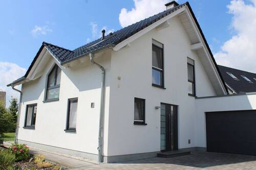 Hausansicht - 4 Zimmer Einfamilienhaus zum Kaufen in Leipzig