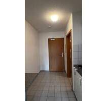 * Kompakte 1-Zimmer mit Dusche, EBK, Tiefgarage, Aufzug und Laminat in Bestlage * - Leipzig Lindenau