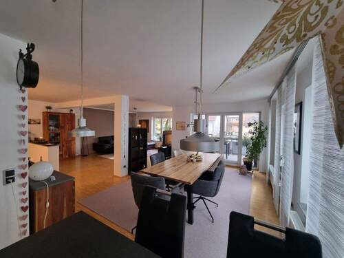 Blick aus der Küche - 4 Zimmer Etagenwohnung in Ludwigshafen am Rhein