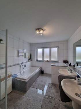 Schickes Tageslichtbad - 