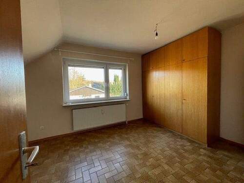 Schlaf-Zimmer mit Zugang zum Dusch-Bad.jpeg - 