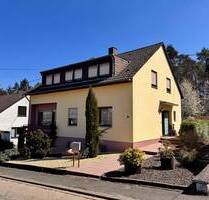 Ein- bis Zweifamilienhaus mit schönem Garten, Terrasse und Garage in Konz-Könen, frei ab Sept. 2025