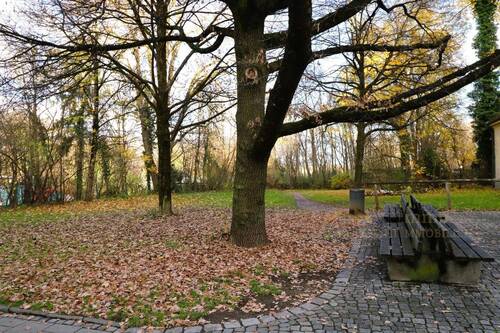 Grünfläche vorm Haus - Etagenwohnung mit 67,40 m² in München zum Kaufen