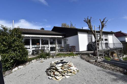 Terrasse - Liebevoll gestalteter Bungalow für die Familie mit Terrasse und sehr einladendem Garten