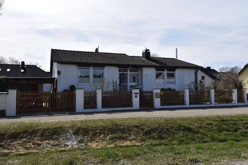 Aussenansicht - 6 Zimmer Bungalow zum Kaufen in Altdorf bei Nürnberg