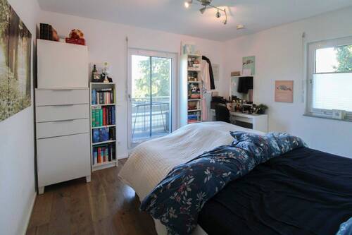 Schlafzimmer mit Zugang zum Balkon - 