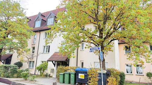 Hausansicht - 2 Zimmer Etagenwohnung zum Kaufen in Erlangen