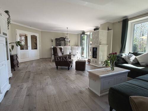 Wohnzimmer mit offenem Essbereich und... - 