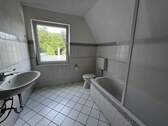 Vorderhaus_Badezimmer - 