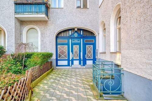 Hauseingang - 2 Zimmer Etagenwohnung zum Kaufen in Berlin
