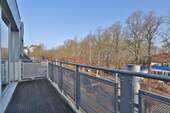 großzügiger Balkon - 
