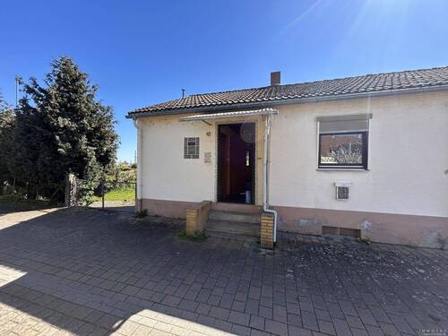 25-CPVH-460 - Handwerkerobjekt in Grünstadt: DHH mit Garten, Garage und Potenzial