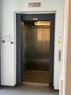 Aufzugsanlage.jpg - Büro in Nürnberg zur Miete