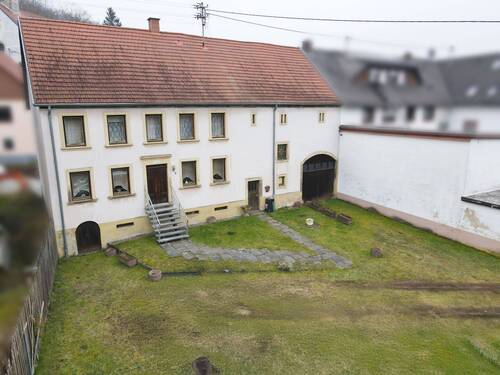 Außenansicht Links - 6 Zimmer Einfamilienhaus zum Kaufen in Marpingen