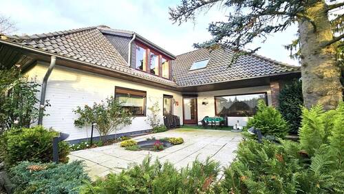 Großzügiger Bungalow ... - 0 % Käuferprovision! Lage, Lage, Lage! Geräumiger Bungalow mit Ausbaureserve und Vollkeller!