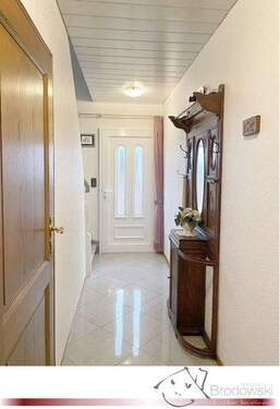 Eingangsbereich - Einfamilienhaus mit viel Potenzial auf 630 m²-Grundstück in guter Lage von Nievenheim