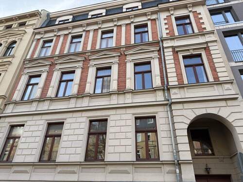 Hausansicht - 2 Zimmer Etagenwohnung zur Miete in Halle