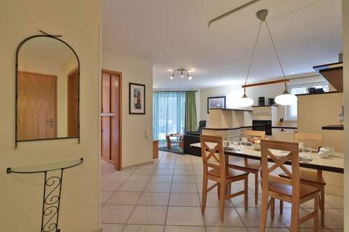 Blick vom Essbereich in den Wohnbereich - 