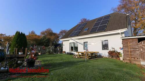 Grundstück mit Hausansicht - 