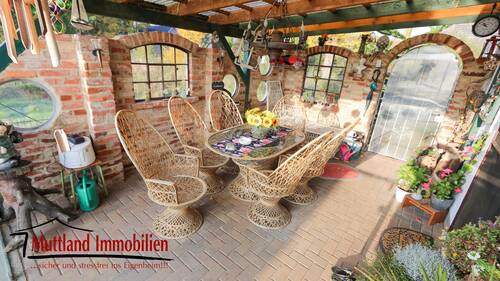 überdachte Terrasse mit Blick auf den Teich - 