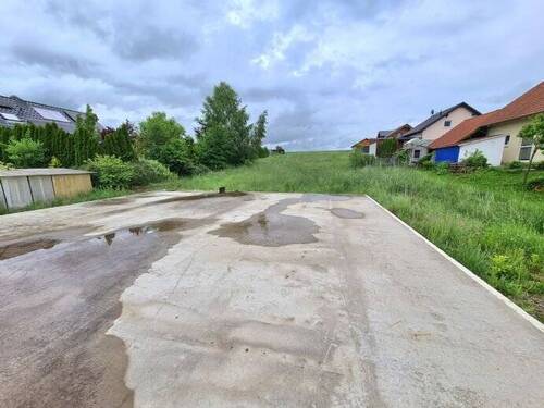 Bodenplatte mit Blick auf östl. Grundstücksbereich - Grundstück in Bad Saulgau zum Kaufen