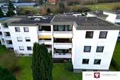 Drohnenansicht Balkon - Charmante 3-Zimmer-Wohnung mit Balkon und Außenstellplatz in Ortsrandlage von Waiblingen-Neustadt