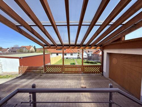 Carport und überdachter Eingang - Doppelhaushälfte mit 129,00 m&sup2; in Talheim zum Kaufen