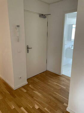 Eingang m. Türsprechanlage - 