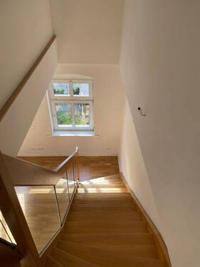 Treppe in das Zimmer im 2. OG - 