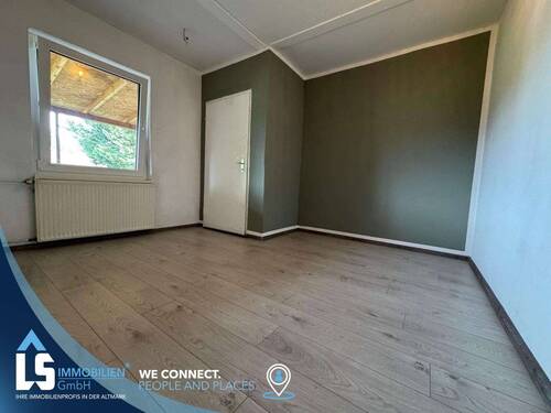 Kinderzimmer/ Büro - 