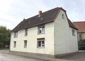 Außenansicht - EFH in Albersroda - 30.000,00&nbsp;EUR Kaufpreis, ca.&nbsp; 120,00&nbsp;m&sup2;&nbsp;Wohnfl&auml;che