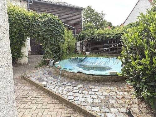kleiner Garten mit Teich - 