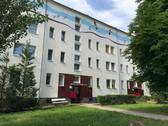 Außenansicht - Sanierte 3-Raumwohnung im 2. Obergeschoss in Wolfen-Nord steht für Ihren Einzug bereit !