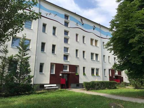 Außenansicht - Sanierte 3-Raumwohnung im 2. Obergeschoss in Wolfen-Nord steht für Ihren Einzug bereit !