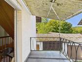 Balkon m. Blick auf Nebengebäude - 6 Zimmer Einfamilienhaus zum Kaufen in Wald