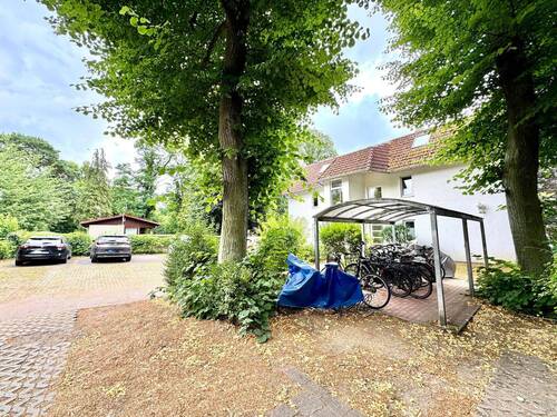 Grundstück mit Stellplätzen - 