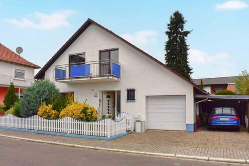 Hausansicht - Freistehendes Einfamilienhaus 153 m² 5 Zi. großer Garten, Carport und Garage 610 m² Grundstück frei!