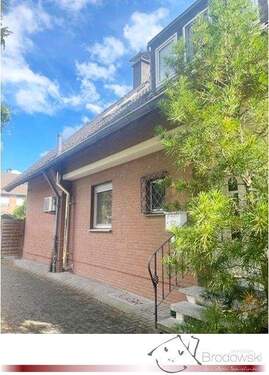 Hausansicht - Charmantes Einfamilienhaus mit Blick ins Grüne auf 682 m²-Grundstück in ruhiger Stichstraße von Glehn