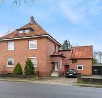 Solides Mehrfamilienhaus auf weitläufigem Grundstück mit Gestaltungsspielraum - Stadthagen