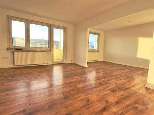 Wohn-/ mit Zugang zum BalkonEsszimmer - 2 Zimmer Etagenwohnung zum Kaufen in Hannover