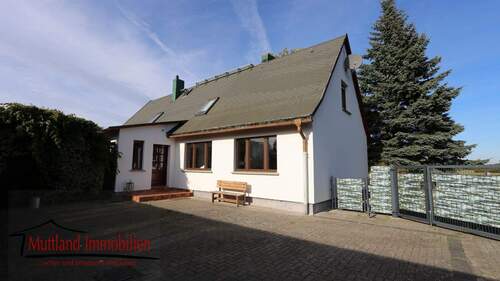 Hausansicht hinten - 8 Zimmer Einfamilienhaus zum Kaufen in Zarrendorf