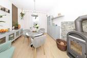 Esszimmer mit Kaminofen - 