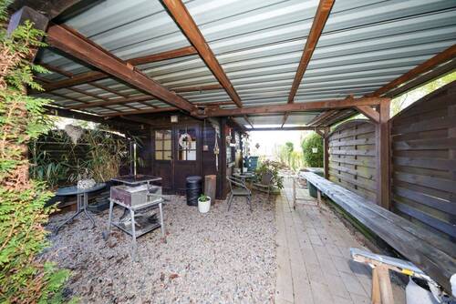 Gartenhaus mit Überdachung - 