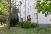 Außenansicht - Gemütliche 1-Raumwohnung mit Balkon im Erdgeschoss in Wolfen-Nord ab sofort zu vermieten !