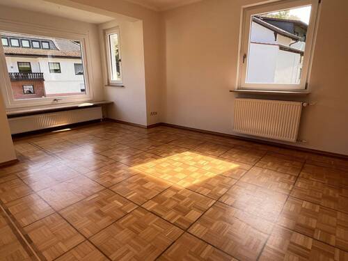 Wohnzimmer - 6 Zimmer Mehrfamilienhaus, Wohnhaus zur Miete in Leidersbach