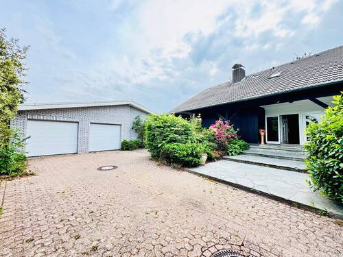 Einfahrt - Einfamilienhaus mit 278,00 m² in Bocholt zum Kaufen