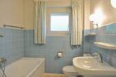 Badezimmer mit Wanne, EG - 